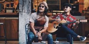 10 Potret Kebersamaan Rio Dewanto dan Chicco Jerikho, Gantengnya Nggak Ada Obat!