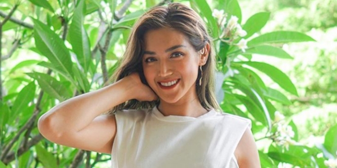 Unggah Foto Pakai Kebaya, Jessica Iskandar Sukses Bikin Netizen Kesengsem karena Kecantikannya