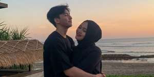 Dikabarkan Akan Naik Pelaminan, Ini 10 Momen Kemesraan Putri Delina dan Jeffry Reksa