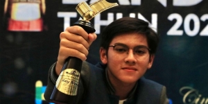 Raih Piala Pertama Sepanjang Karir, Rey Bong Terima Penghargaan di Ajang Festival Film Bandung 2020