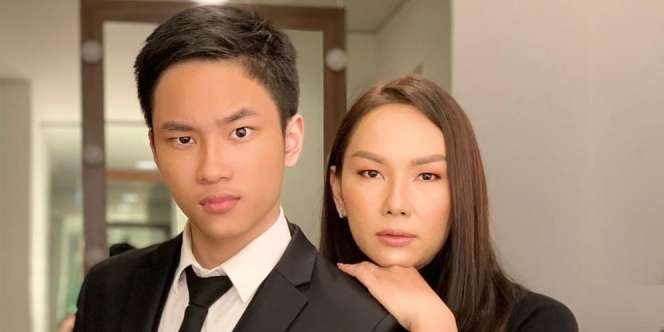 Unjuk Kekompakan Ibu Anak, 10 Potret Kalina Ocktaranny dan Azka Corbuzier Ini Bikin Hati Adem