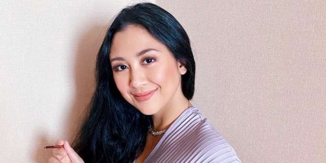 Biasa Tampil Natural, Ini Pesona Sherina Munaf Pas Pakai Make up yang Bikin Pangling!