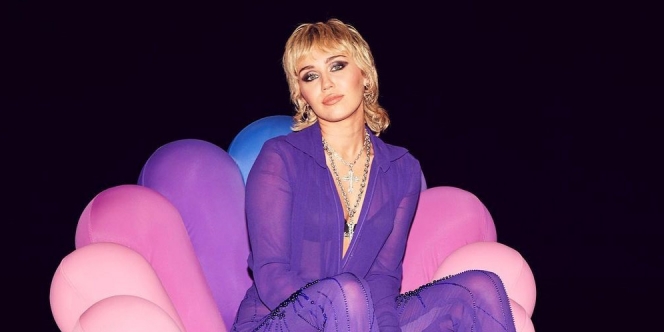 Ulang Tahun Ke-28, Miley Cyrus Pamer Video Dokumentasinya Saat Kecil yang Menggemaskan!