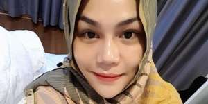 Bikin Hati Adem, Ini 9 Potret DJ Butterfly Saat Kenakan Hijab sampai Mukena