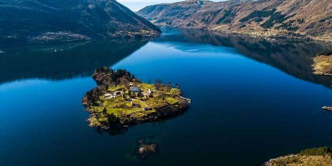 Punya Julukan Pulau Setan, Ulvsnes Island Bakal Dijual 45 Miliar! Berminat Membelinya?