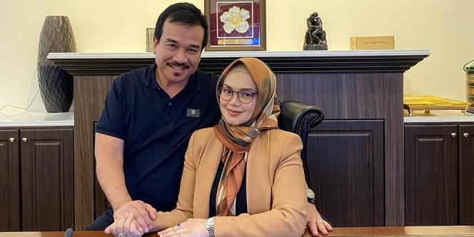Hamil Anak Kedua di Usia 41 Tahun, Diva Malaysia Siti Nur Haliza Pamer Baby Bumb yang Mulai Terlihat