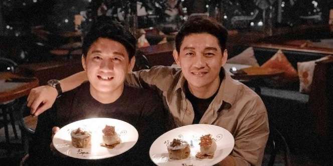 6 Potret Ifan Seventeen dengan Kembarannya, Riedhan Fajarsyah yang Nggak Kalah Ganteng