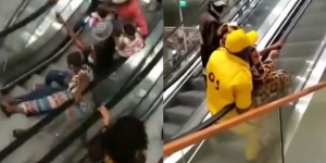 Viral Video Pembukaan Mall Besar di Kamerun, Banyak Orang Gak Bisa Naik Eskalator sampai Terjungkal