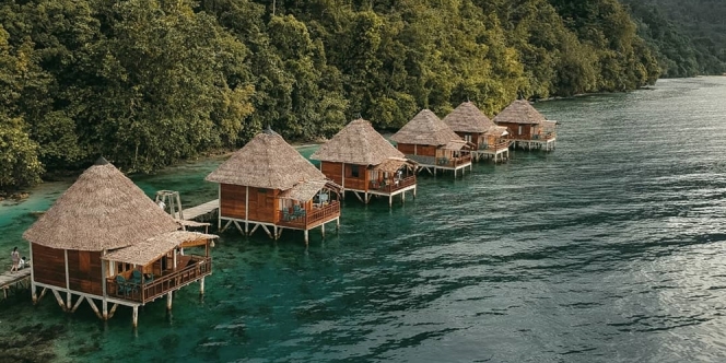 7 Water Villa di Indonesia yang Mirip Maldives, Bikin Liburanmu Kayak di Surga!