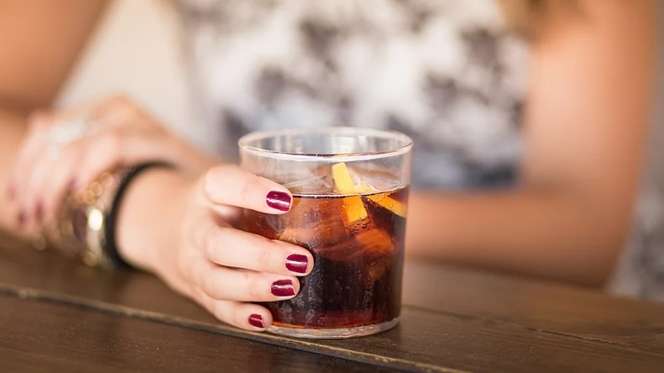 Minum Soda saat Hamil, Ternyata Bisa Tingkatkan Risiko Obesitas pada Anak lho!