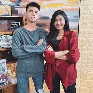 Curi Perhatian, Ini 8 Potret Hani Lidiawati Manajer Dimas Ahmad yang Cantik Memesona!