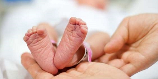 Tips Merawat Bayi Lahir Prematur dengan Berat Badan Terlalu Kecil