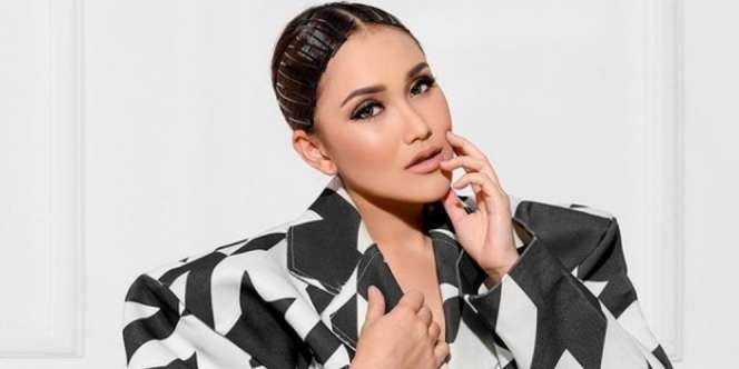 Datang ke Acara Pernikahan Bareng Adit Jayusman, Ayu Ting Ting Ramai Didoakan Netizen