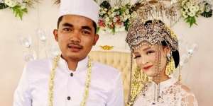 Unik, Sepasang Kekasih Ini Nikah Dengan Mahar Ikan Cupang!