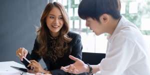 Naksir Teman Kantor? Ini 4 Tips Biar Kerja Tetap Profesional