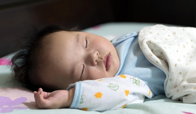 Normal Nggak Sih Bayi Menangis Saat Tengah Malam?