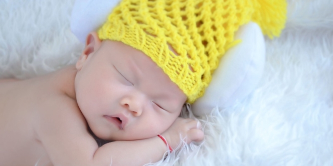 Perlukah Orang Tua Khawatir dengan Pola Tidur Bayi yang Gak Konsisten?