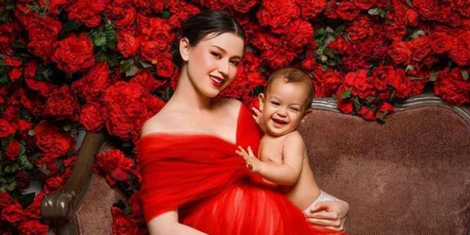 Tak Lakukan Tandem Nursing, Ini Tips Menyusui 2 Anak Sekaligus ala Kimberly Ryder