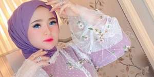 Disebut-sebut Mirip Barbie, Ini Deretan Potret Memukau Herlin Kenza yang Cantik Banget