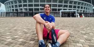 Ganteng Banget, Ini Gaya El Rumi Saat Berolahraga Sambil Keliling Kota London