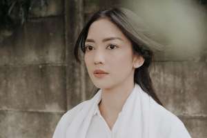 Tetap Cantik dan Memesona, 6 Deretan Potret Artis yang Miliki Hidung Mungil