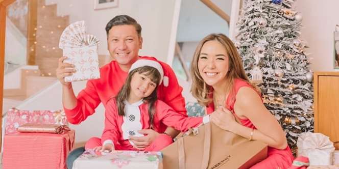 Rayakan Natal Bersama, Gisel Ungkap Fakta Dibalik Foto Bertiga dengan Gading Marten dan Gempi