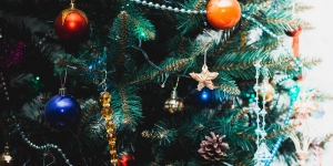 Unik, Rangkaian Pohon Natal Indah dari 50 Kain Batik Pamekasan