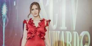 10 Potret Jessica Mila Kenakan Outfit Warna Merah, Terlihat Berani Namun Menawan!