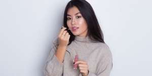 7 Rekomendasi Lipstick Nude Terbaik yang Cocok Untuk Kulit Sawo Matang