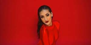 Menantang Banget, Berikut 10 Potret Anya Geraldine Tampil dengan Outfit Serba Merah