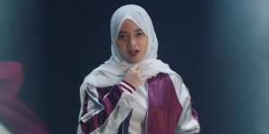Mantap Berhijab, Ini 10 Potret Pesona Hanin Dhiya yang Bikin Hati Adem!