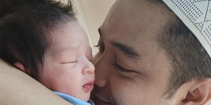 Lahir di Tahun Baru, Ini Potret Anak Angbeen Rishi dan Adly Fairuz yang Bikin Gemes!