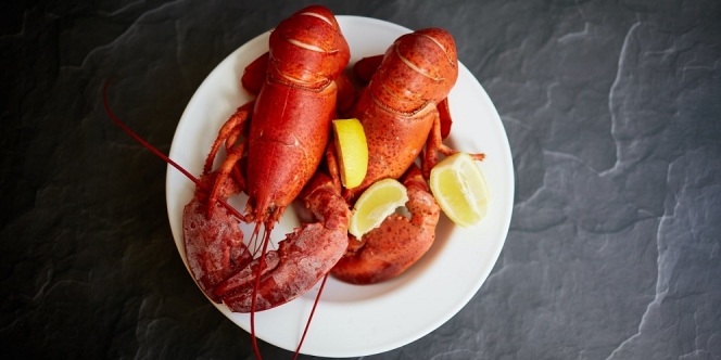 Anti Ribet, Yuk Simak Tips Makan Lobster Agar Tak Berantakan