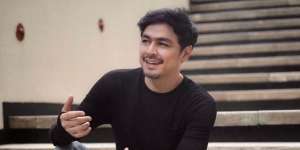 Tidur Pinggir Jalan Sampai Mirip Pemulung, Ini Perjuangan Thomas Djorghi Sebelum Jadi Artis
