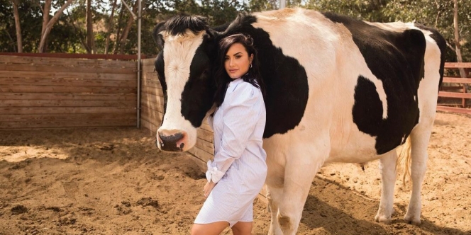 Makin Tomboy, Demi Lovato Pamer Rambut Barunya yang Pendek Banget