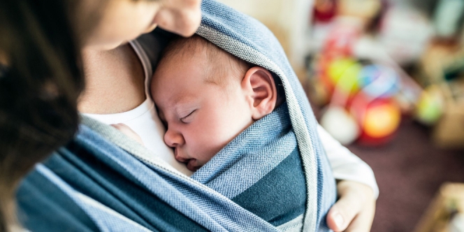 Tips Aman dan Nyaman Pakai Gendongan Bayi Pasca Operasi Caesar
