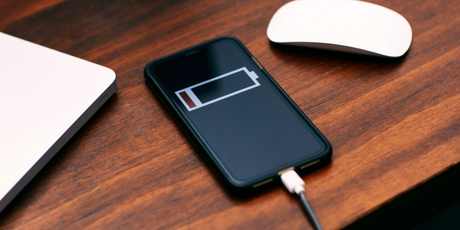 Buru-Buru? Berikut 4 Tips nge-Charge Baterai Smartphone Agar Lebih Cepat Penuh