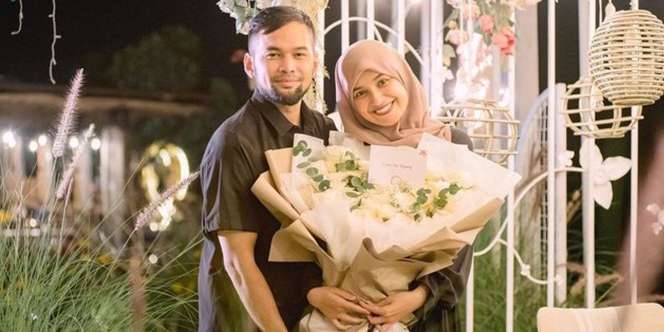 5 Potret Bahagia dan Haru Shireen Sungkar dan Teuku Wisnu Rayakan Ulang Tahun Pernikahan ke-7