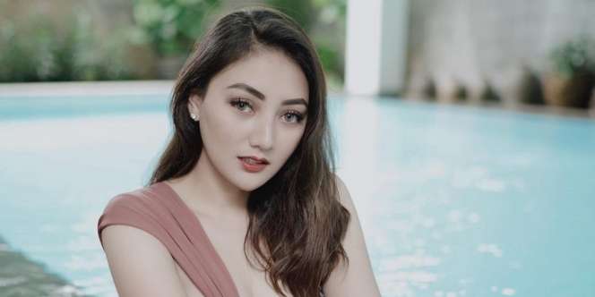  Sempat Terseret Kasus Prostitusi, 5 Potret Sassha Carissa Berbalut Bikini Ini Bikin Salfok!