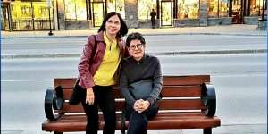 Ahlinya dalam Percintaan, Berikut 10 Potret Mesra dr. Boyke Bersama Sang Istri