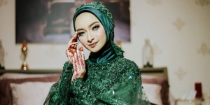 Penuh Sukacita, Ini 10 Potret Reza D'Academy dan Valda Jalani Tradisi Henna Night