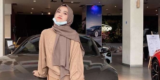 Jadi Direktur di Usia Muda, Ini Potret Wirda Mansyur dengan Balutan Warna Hitam yang Stylish Abis