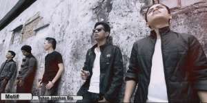 Lirik Lagu Tuhan Jagakan Dia - Motif Band