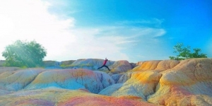Menyusuri Indahnya Rainbow Hills Pekanbaru, Bukit Pelangi Cantik yang Fotogenik