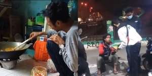 Sedih Pesanan 60 Nasi Kotak Tiba-Tiba Di-cancel, Pria Ini Pilih Sedekahkan ke Orang-Orang