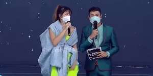 6 Tingkah Nia Ramadhani di TikTok Awards 2020 yang Bikin Netizen Geram