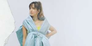 Ini Gaya Nia Ramadhani Saat Jadi Host di TikTok Awards 2020, Tetap Pede Meskipun Banjir Hujatan