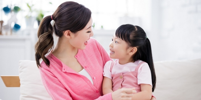 Bagaimana Cara Menjadi Ibu yang Bisa Diajak Curhat oleh Buah Hati?