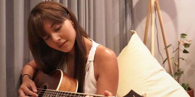 10 Potret Aurelie Moeremans dengan Gaya Rambut Berponi, Manisnya Gak Ketulungan!