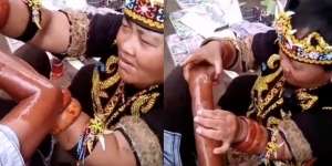 Viral Terapi Patah Tulang Menggunakan Minyak Bintang Dayak, Warganet Heboh!